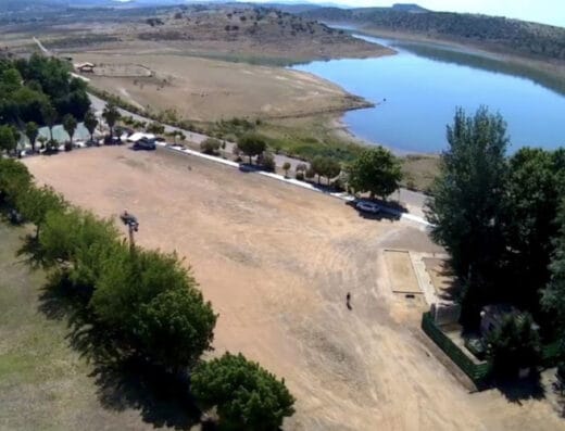 Área de autocaravanas en Alange, Badajoz – Playa Fluvial