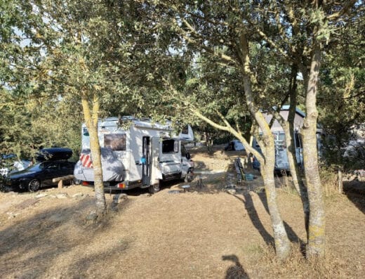 Área camper Camping Artaza Urederra en Artaza, Navarra