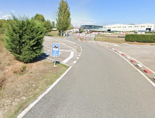 Área de autocaravanas en Cabañas Raras, León – Karting
