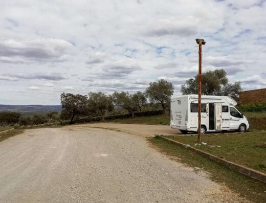 Área de autocaravanas en Cumbres Mayores, Huelva
