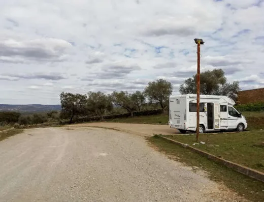 Área de autocaravanas en Cumbres Mayores, Huelva