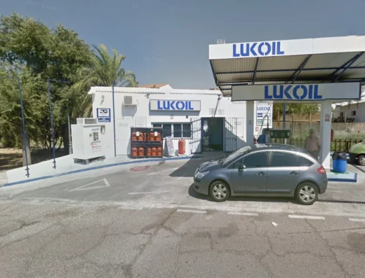 Área de autocaravanas en El Campillo, Huelva – Gasolinera Lukoil