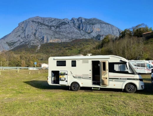 Área de autocaravanas en La Plaza-Teverga, Asturias – Valdecarzana