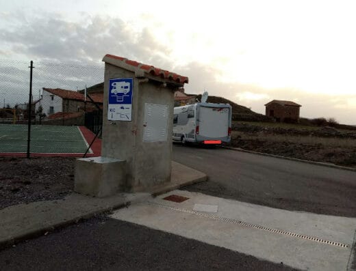 Área de autocaravanas en Monteagudo del Castillo, Teruel