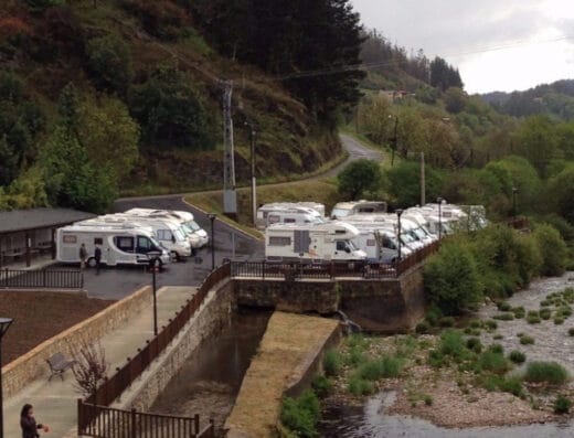 Área de autocaravanas en Navelgas, Asturias – Recinto Ferial