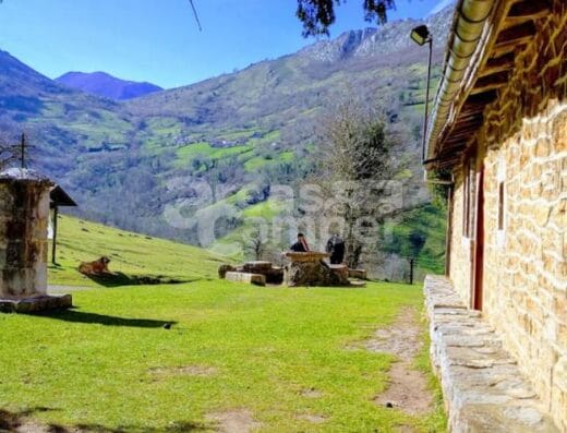Área de autocaravanas en Santo Adriano, Asturias – Parking Las Xanas