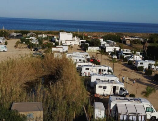 Área de autocaravanas en Tavernes de Valldigna, Valencia – La Finca