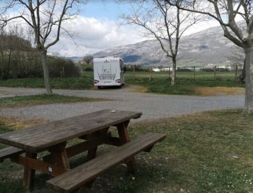 Área de autocaravanas en Uharte Arakil, Navarra – Área Itxesi