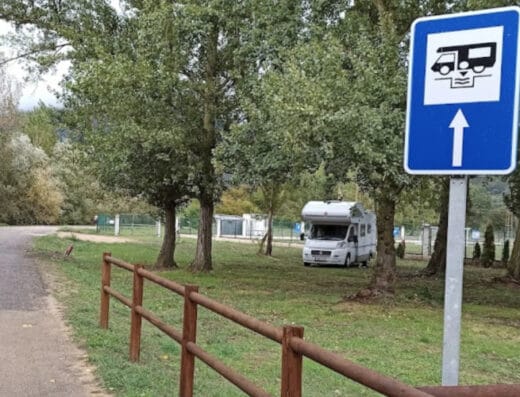 Área de autocaravanas en A Rúa, Orense – O Aguillón