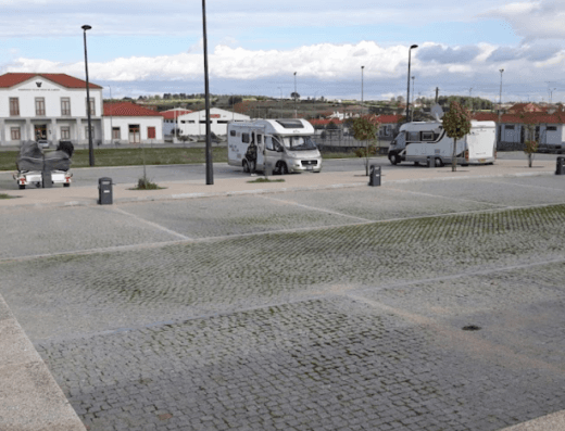 Área de autocaravanas en Almeida, Guarda