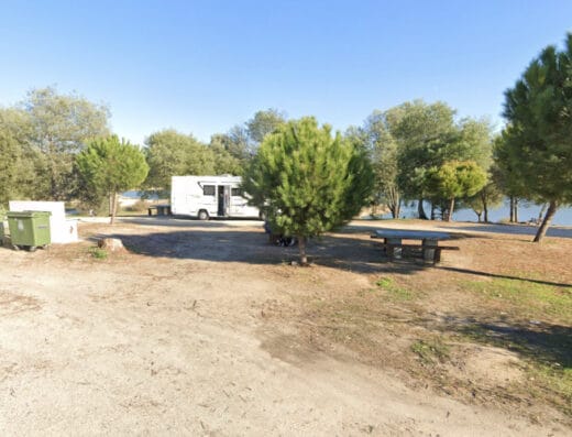 Área de autocaravanas en Albufeira de Povoa e Meadas, Portugal