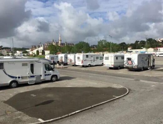 Área de autocaravanas en Batalha, Leiria – Campo de Fútbol