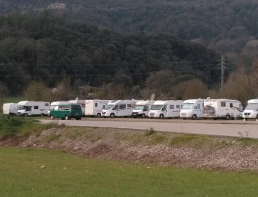 Área de autocaravanas en Besalú, Girona