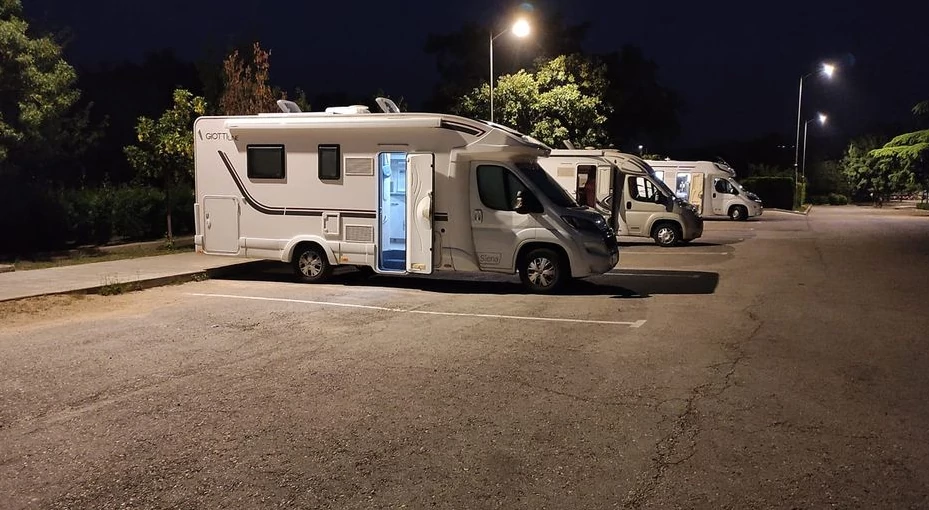 Parking caravanas en Guadarrama