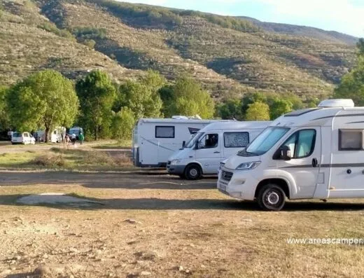 Parking de pernocta de autocaravanas en Cabezuela del Valle, Cáceres