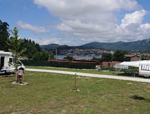 Área camper Campingcar Playa Arneles en Cangas, Pontevedra
