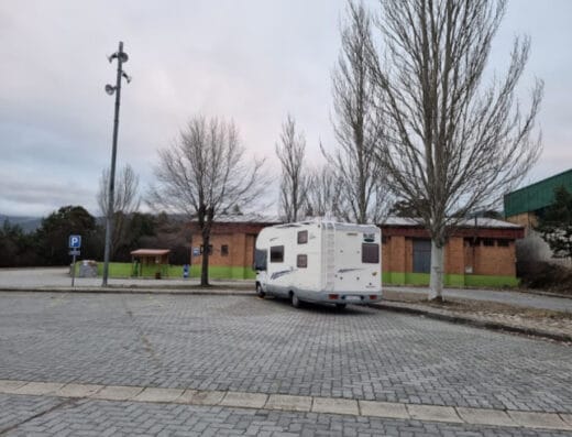 Área de autocaravanas en Duruelo de la Sierra, Soria – Río Duero