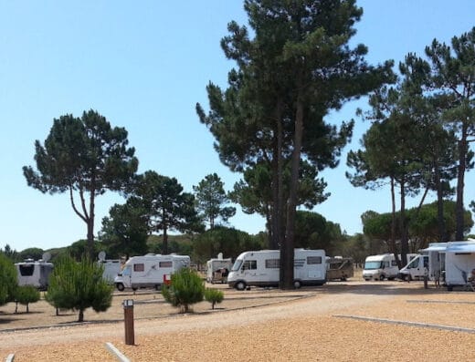 Área de autocaravana en Olhos Água – Motorhome Park Falésia Praia