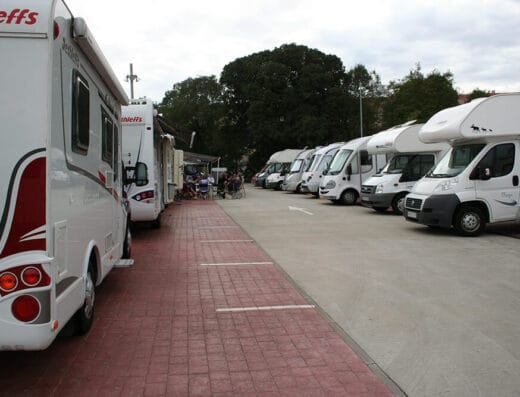 Área de autocaravanas en Quart, Girona