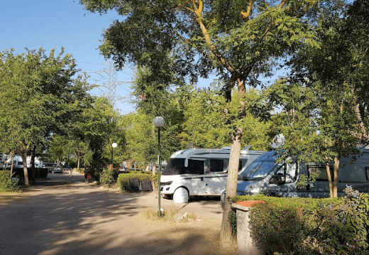 Área de autocaravanas El Astral en Tordesillas, Valladolid