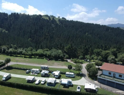 Área camper en  Camping Galdona en Mutriku, Gipuzkoa