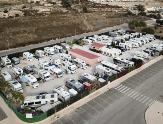 Área de autocaravanas en San Fulgencio, cámper park