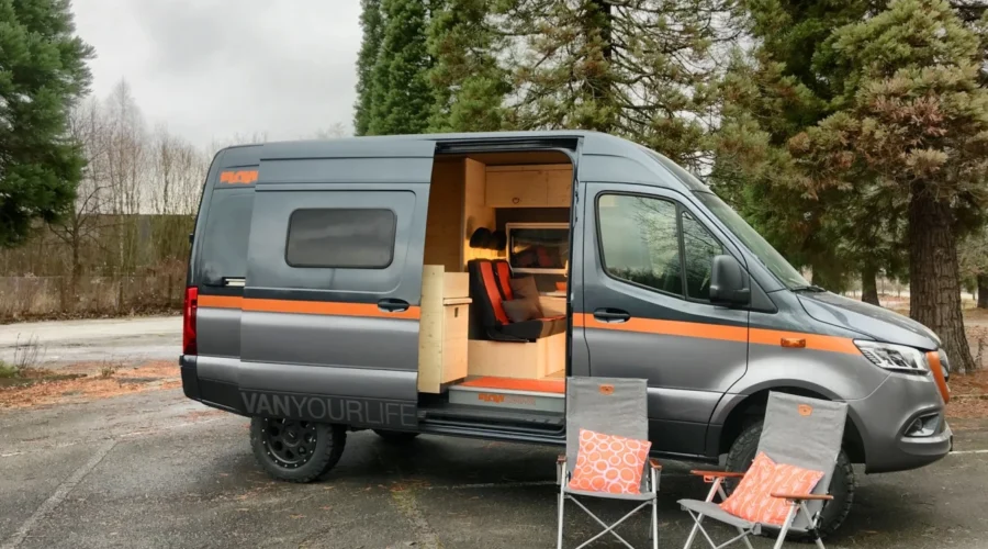 La Flowcamper con expansión inteligente y estilo amaderado