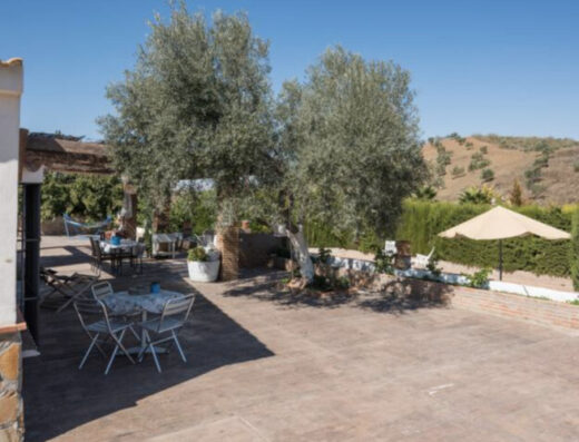 Área autocaravanas Casabermeja, Málaga – Parking Finca Colores