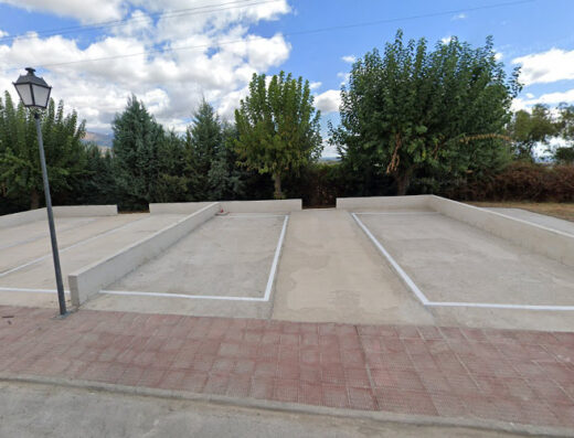 Área de autocaravanas en Madrigal de la Vera, Cáceres – Polideportivo