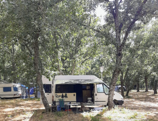 Área camper Camping La Dehesa en Agallas, Salamanca