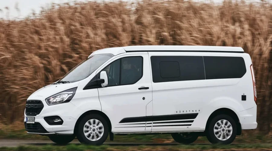 Bürstner sale del asfalto con la mini-camper Copa C500 4×4