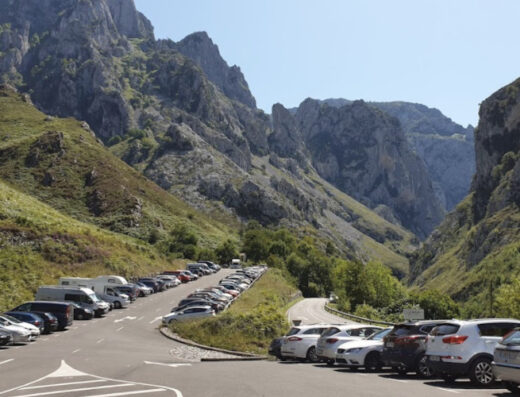 Parking pernocta autocaravanas en Bulnes, Asturias