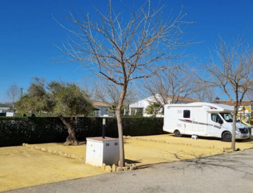 Área autocaravanas Camping Nogalejo en Setenil de las Bodegas