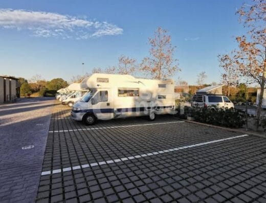 Parking Caravaning PortAventura entre Vila-seca y Salou
