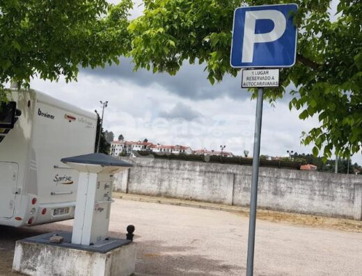 Área de autocaravanas en Sertâ, Portugal
