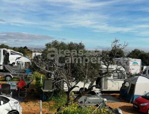 Área de autocaravanas en Armação de Pêra, Portugal