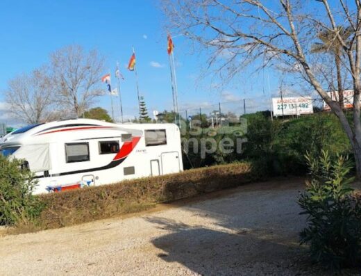 Área camper Camping Canelas en Armação de Pêra, Portugal