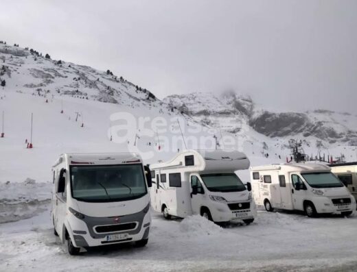 Parking pernocta autocaravanas en Candanchú, Huesca