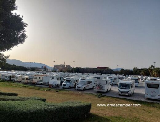 Área de autocaravanas Playa Sacaba de Málaga capital