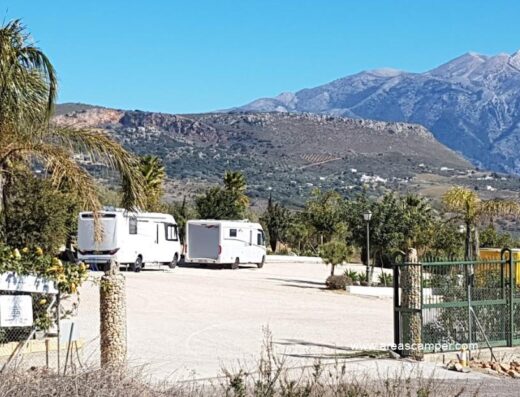 Área camper Finca Oasis las Palmeras en Periana, Málaga